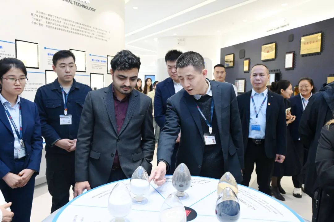 外國駐穗領團走進風華高科，感受創新發展活力