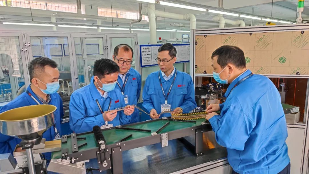 【奮斗風華】夙興夜寐抓項目，挑燈夜戰謀發展