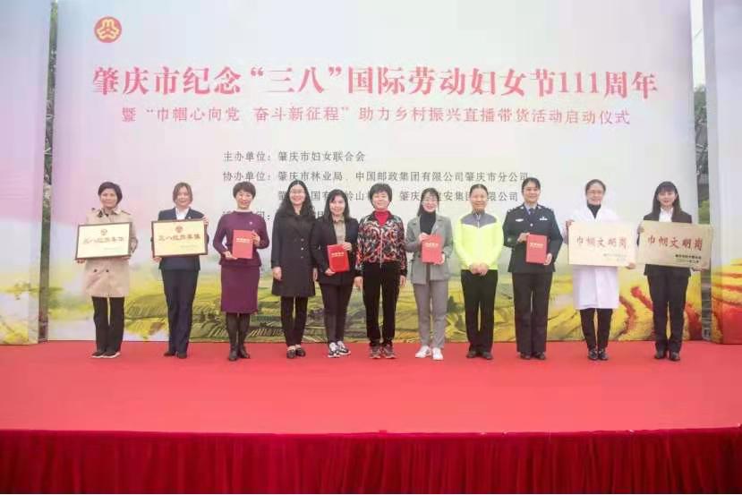 鏗鏘玫瑰，不負(fù)芳華——風(fēng)華高科莫雪瓊榮獲“廣東省三八紅旗手”